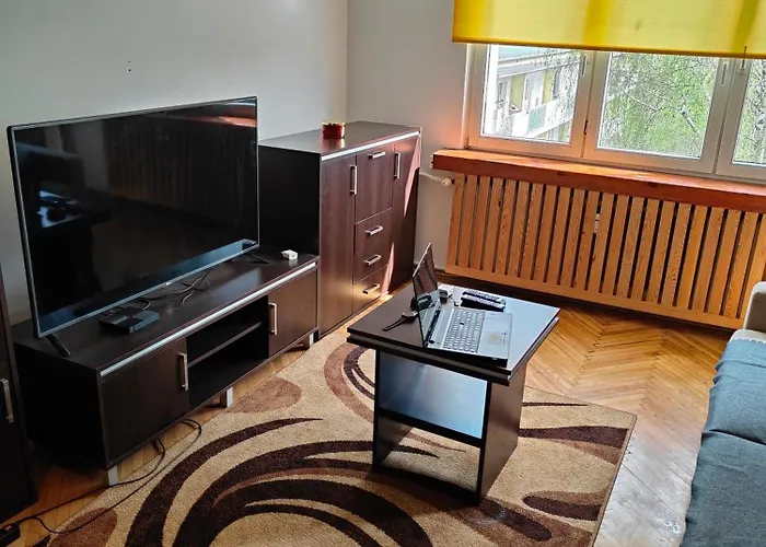 Cale Mieszkanie 2 Pokojowe Na Wylacznosc Centrum Czestochowy, Bardzo Blisko Jasnej Gory, 2 Duze Lozka